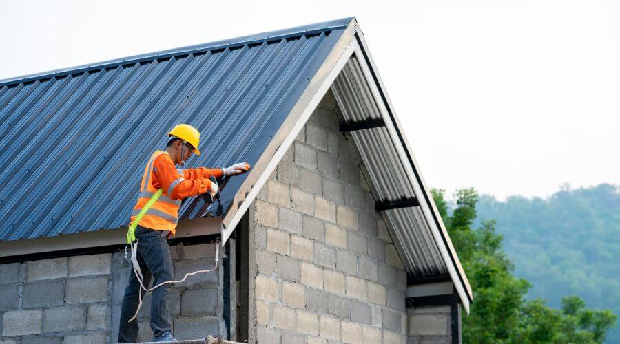 Professional gutter cleaning in Suffield, CT